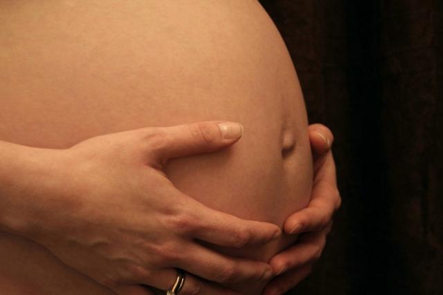 Когда беременность считается переношенной и чем опасно это состояние для ребенка и матери?